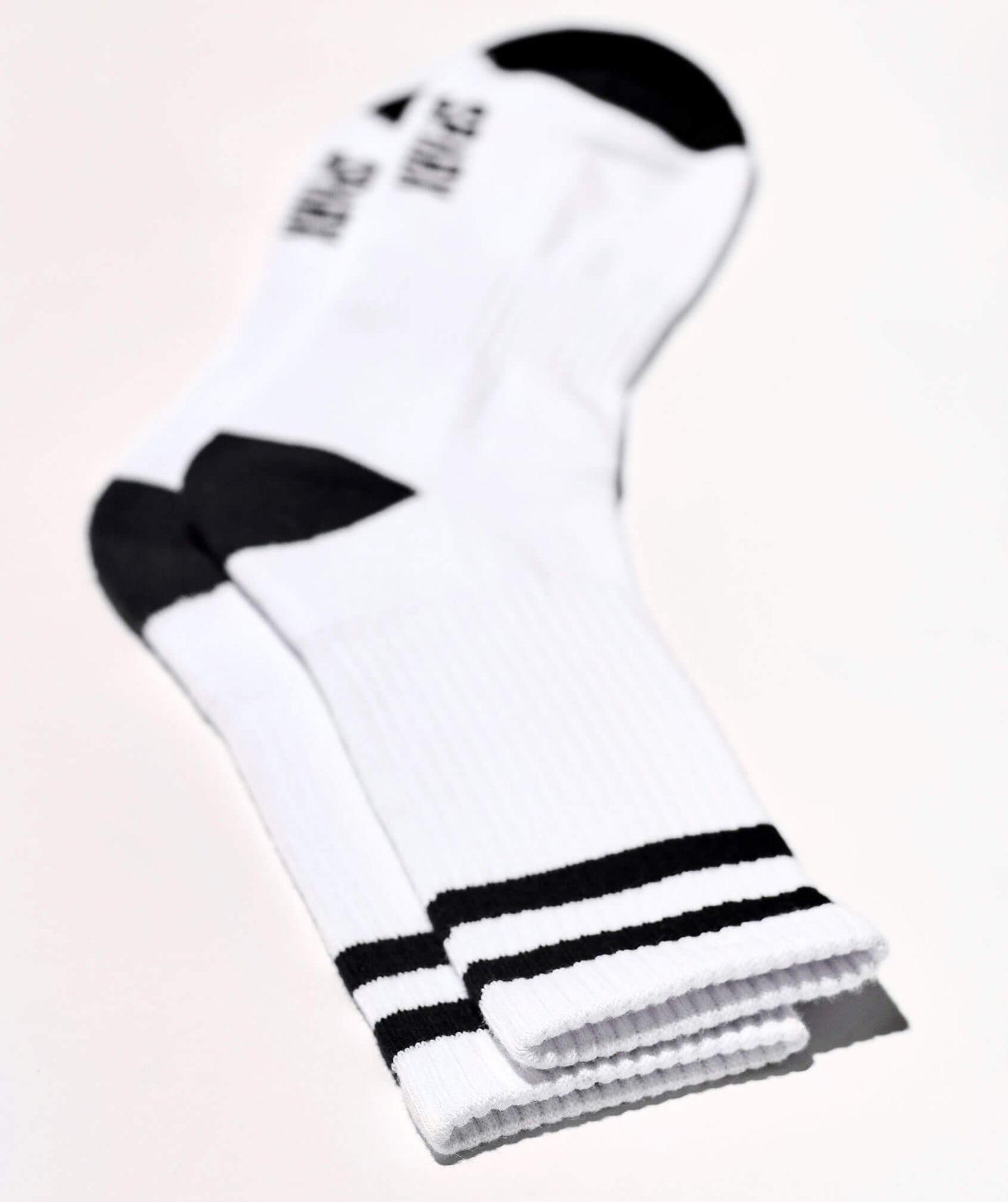 CLASSIC WHITE BLACK STRIPES