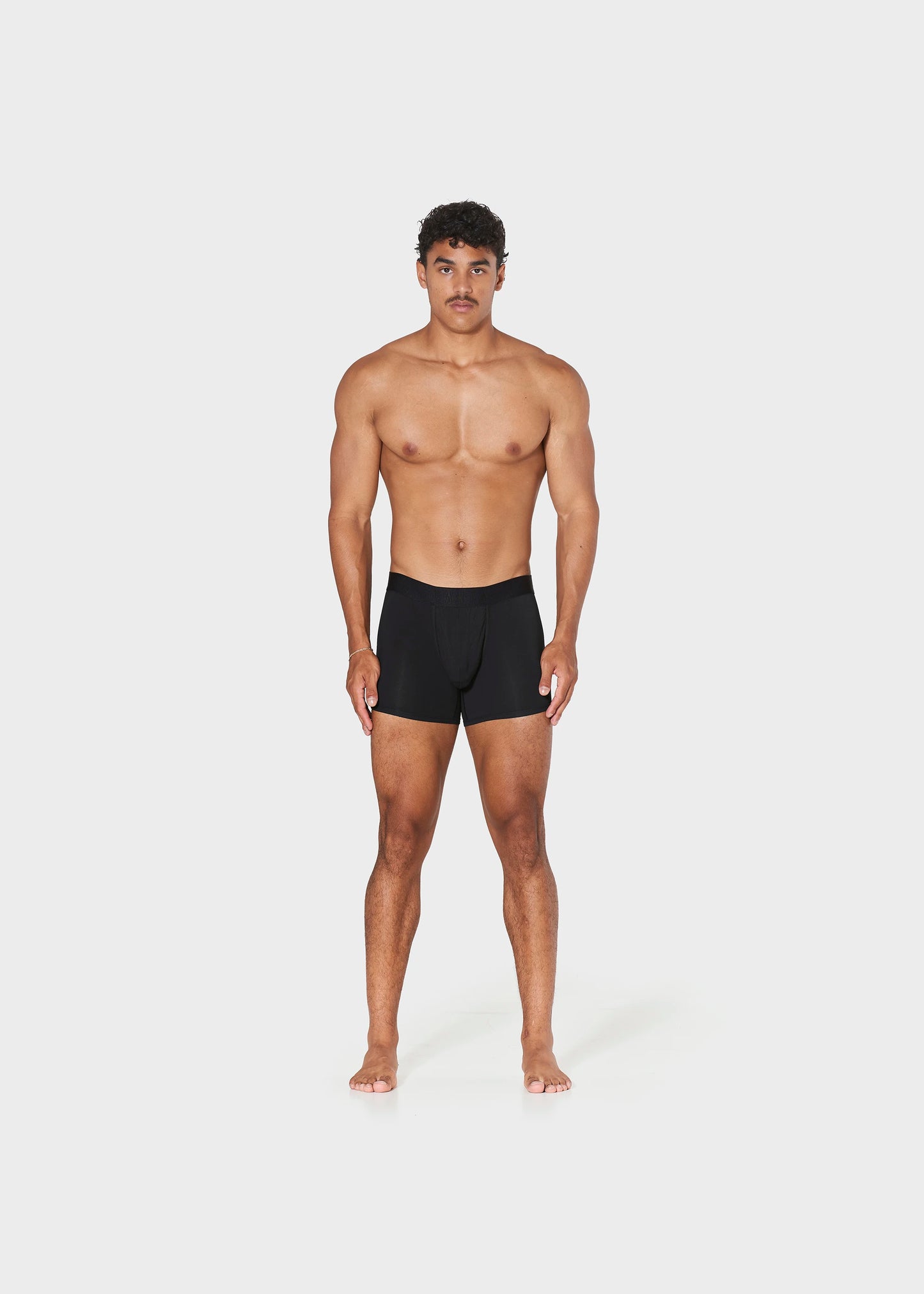 BLACK (SHORT) (BIG POUCH)
